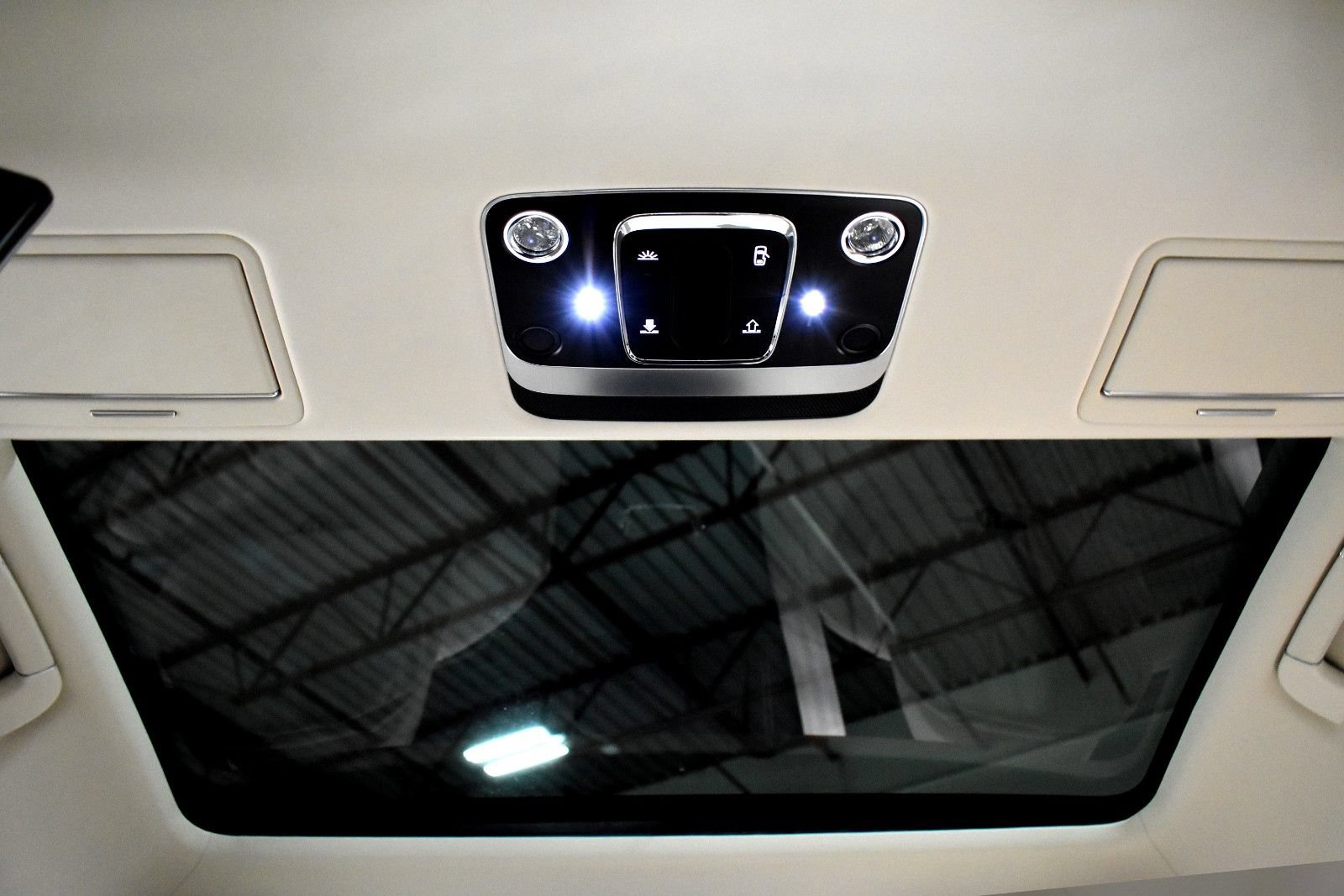 Certified 2023 Bentley Flying Spur Azure AWD/4WD image 38