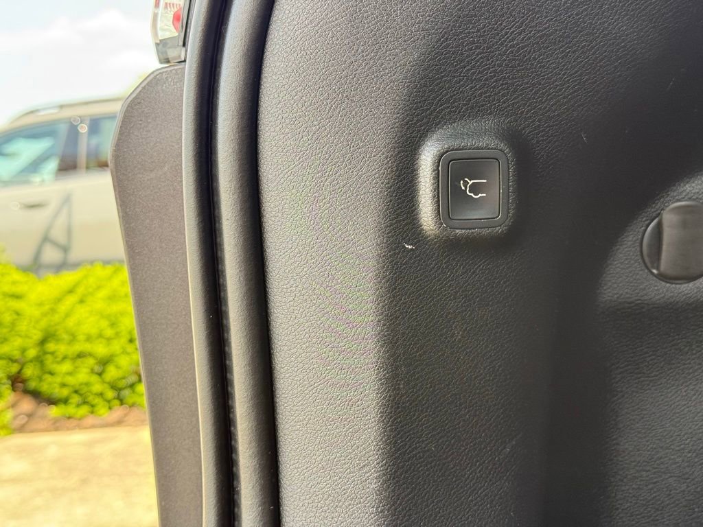Used 2019 Jeep Cherokee Limited FWD image 27