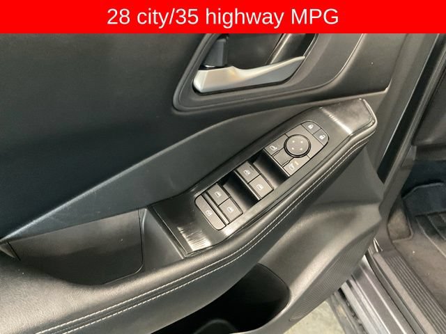 Used 2025 Nissan Rogue SV AWD/4WD image 17