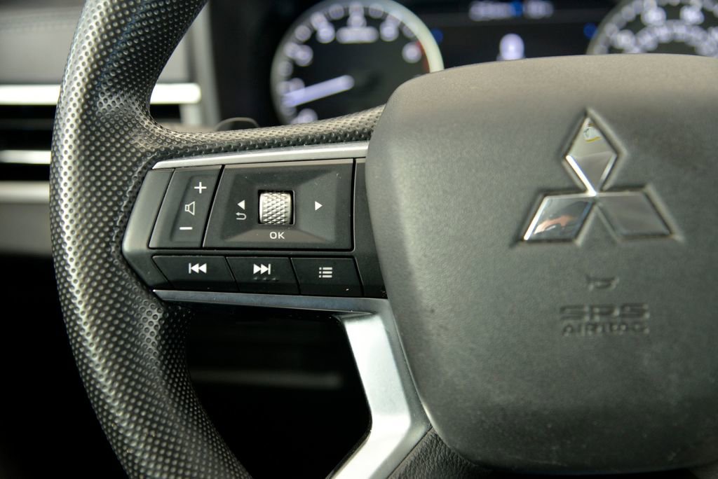 Used 2022 Mitsubishi Outlander ES image 22