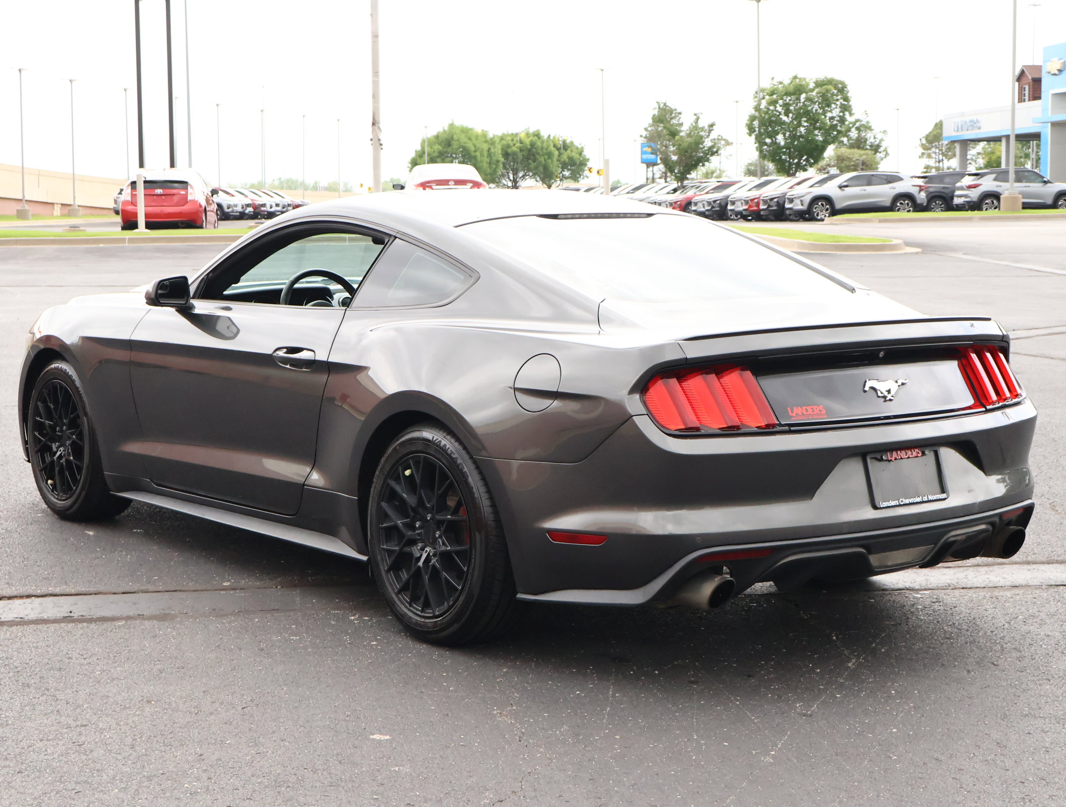 Used 2017 Ford Mustang Coupe image 5