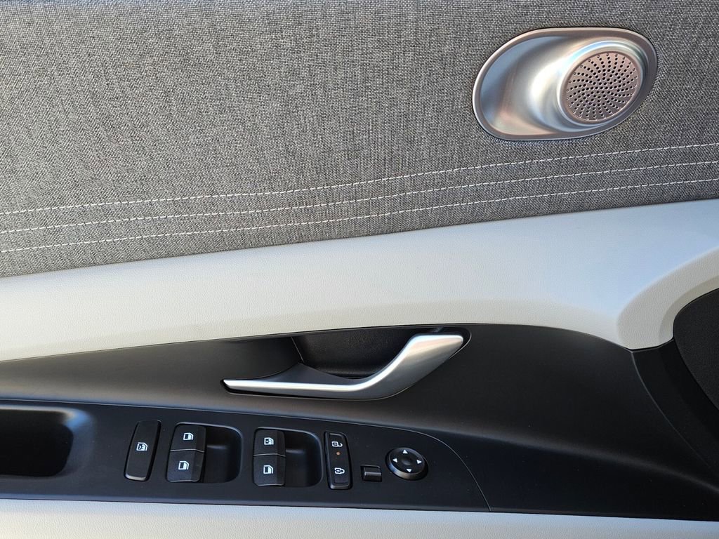 New 2025 Hyundai Elantra Limited image 29