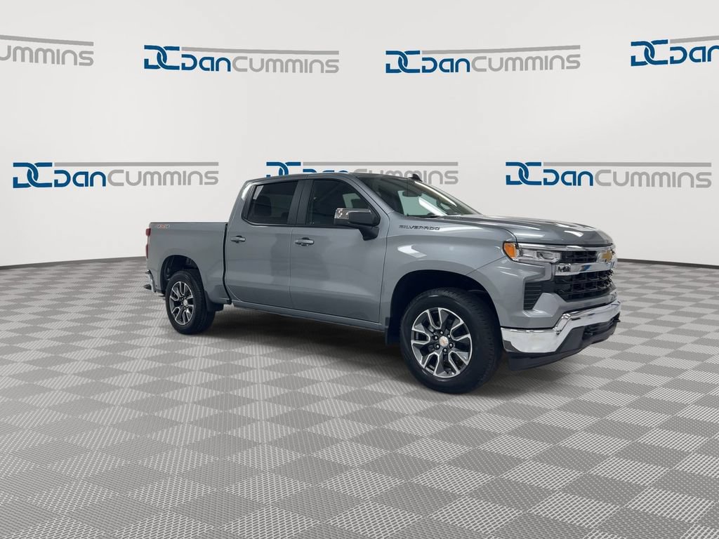 Used 2025 Chevrolet Silverado 1500 LT AWD/4WD image 2