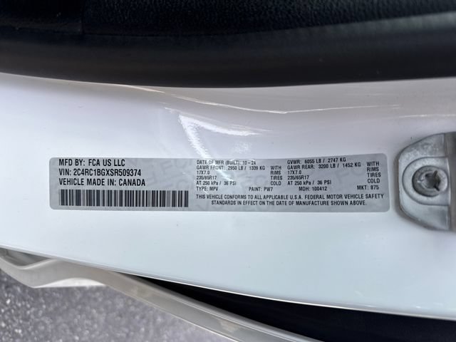 Used 2025 Chrysler Pacifica Select FWD image 17