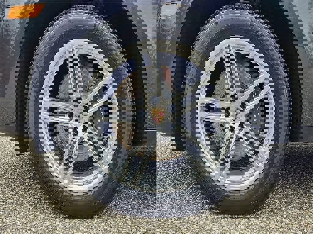 Certified 2025 Porsche Macan image 11