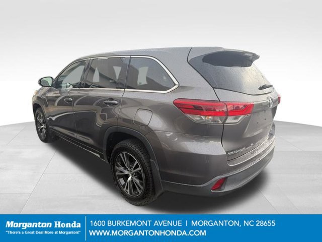 Used 2017 Toyota Highlander LE AWD/4WD image 5