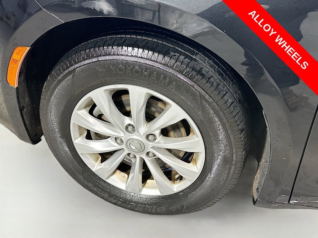 Used 2020 Chrysler Pacifica Touring image 31