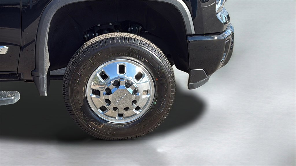 Used 2024 Chevrolet Silverado 3500 High Country w/ High Country Premium Package image 24