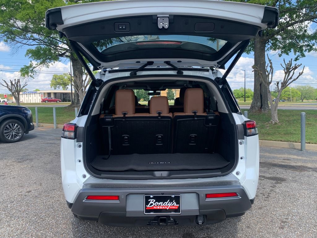 New 2026 Nissan Pathfinder Platinum image 5