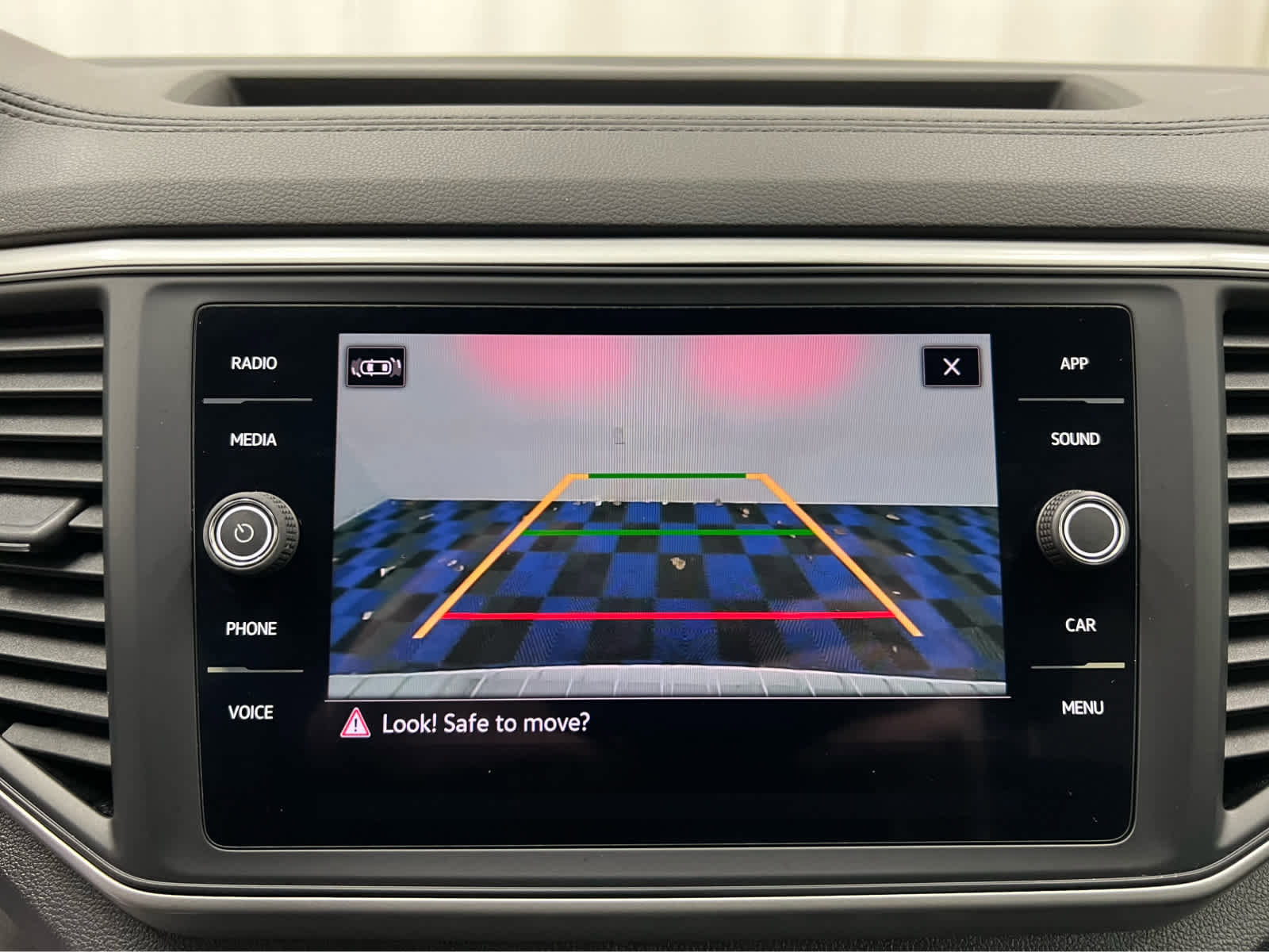 Used 2021 Volkswagen Atlas SE w/ Towing Package image 23