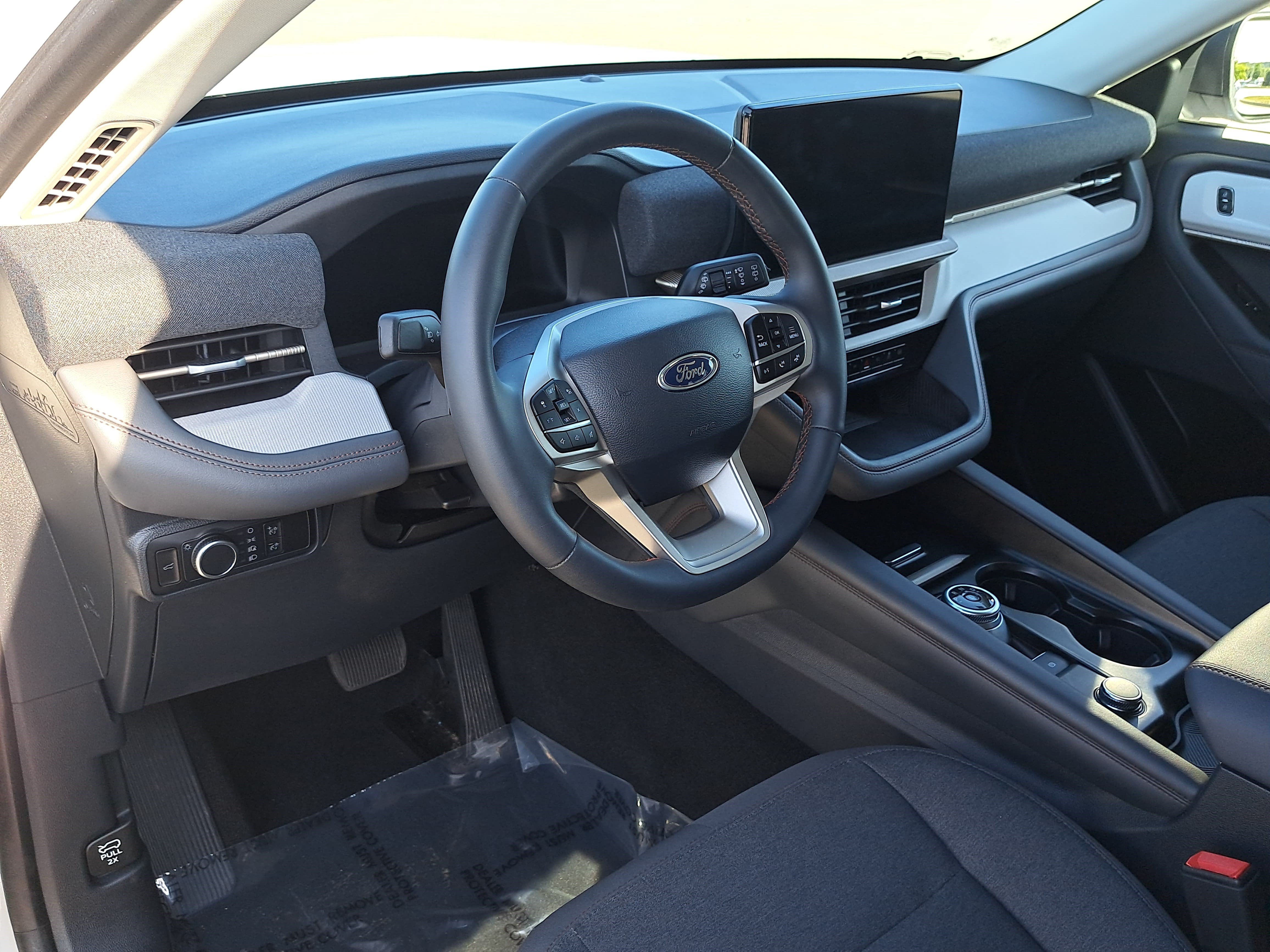 Used 2025 Ford Explorer Active AWD/4WD image 17