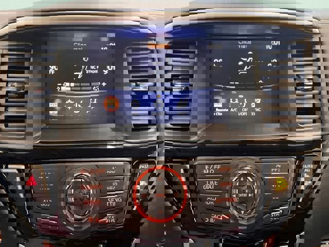 Used 2020 Nissan Pathfinder S image 25