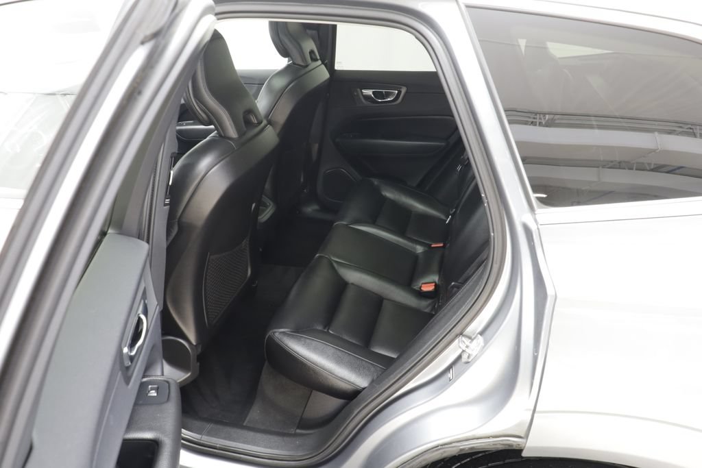 Used 2019 Volvo XC60 T5 Momentum w/ Advanced Package AWD/4WD image 15