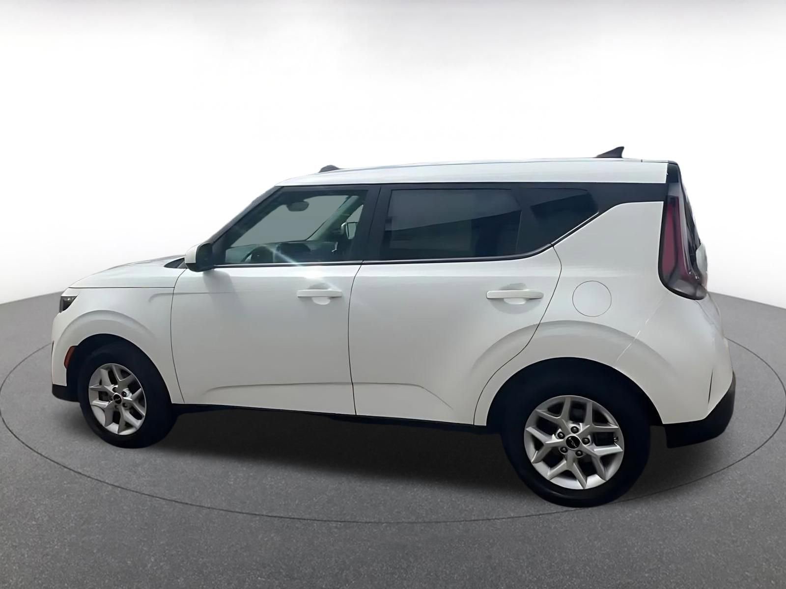 Used 2025 Kia Soul LX w/ LX Technology Package image 10