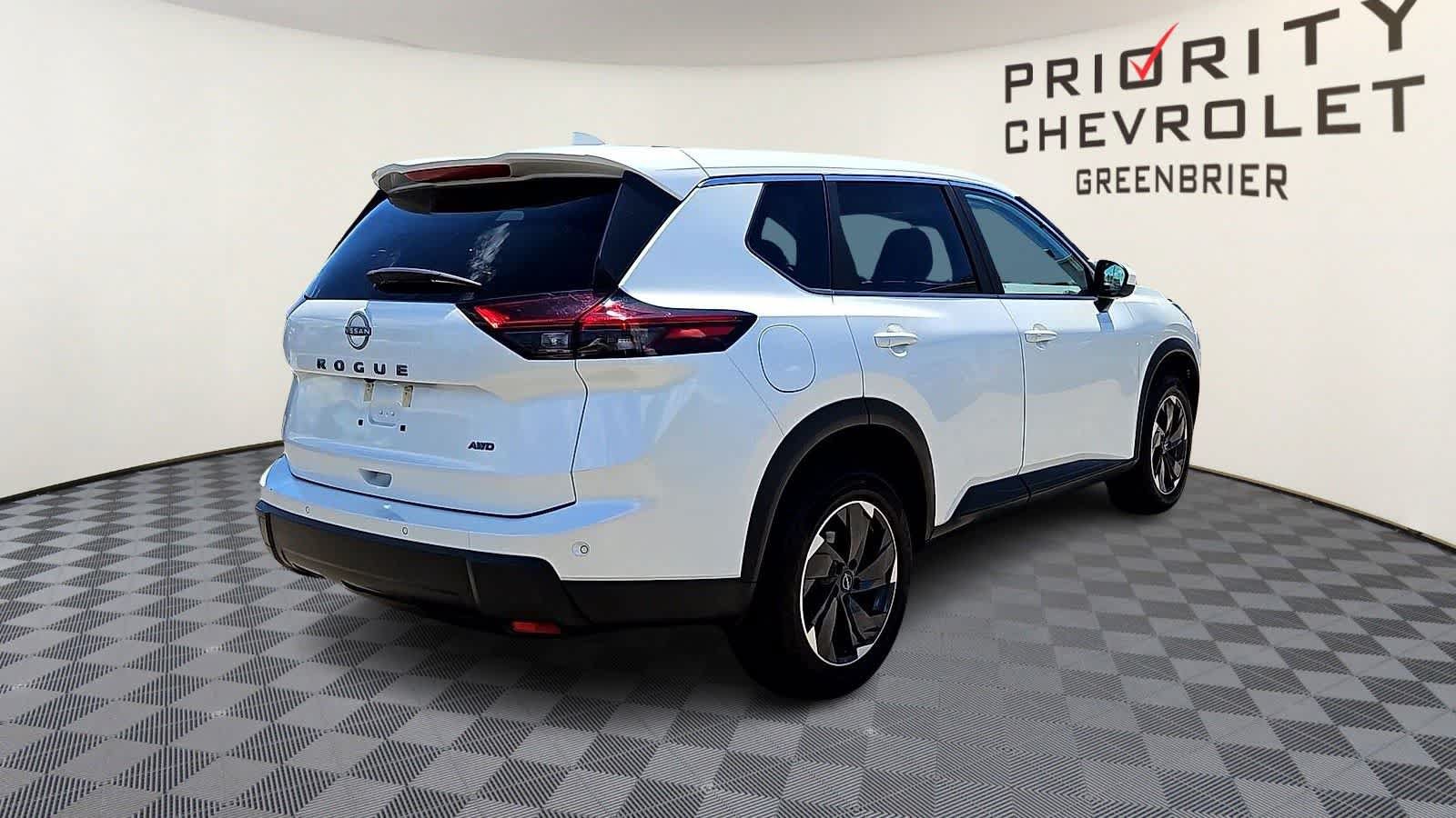 Used 2025 Nissan Rogue SV AWD/4WD image 8