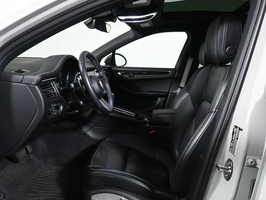 Used 2025 Porsche Macan Turbo AWD/4WD image 5