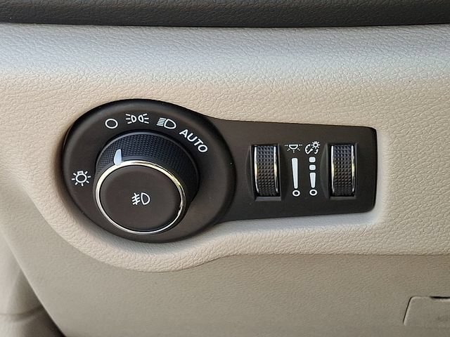 Certified 2024 Chrysler Pacifica Touring-L FWD image 25