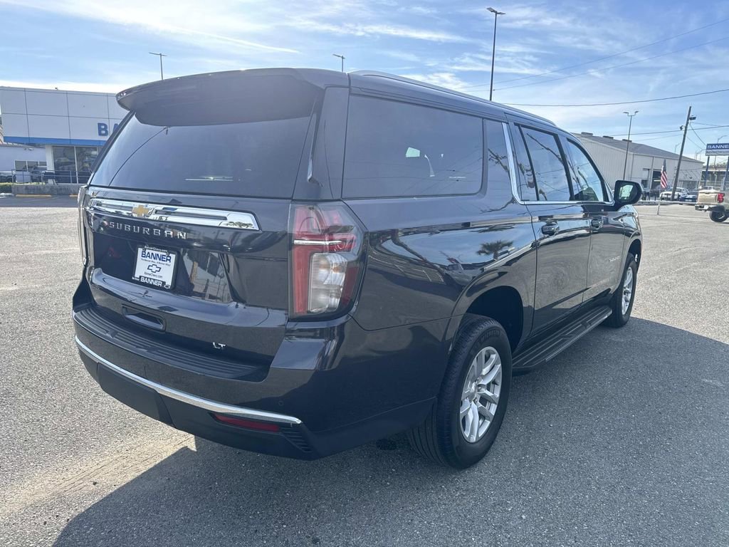 Certified 2024 Chevrolet Suburban LT image 5
