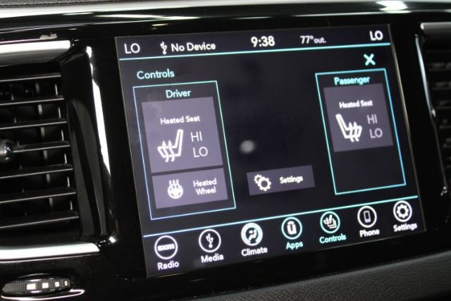 Used 2019 Chrysler Pacifica Touring-L w/ S Appearance Package FWD image 15