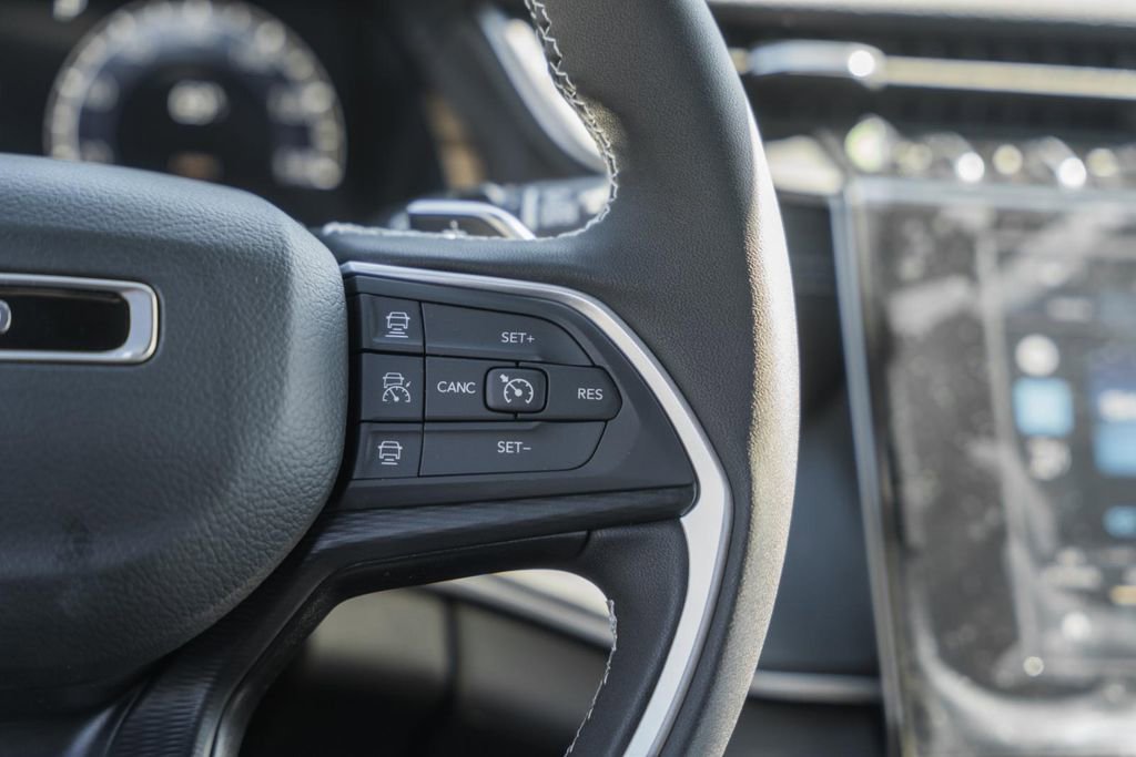 New 2025 Jeep Grand Cherokee Laredo X w/ Luxury Tech Group I image 28