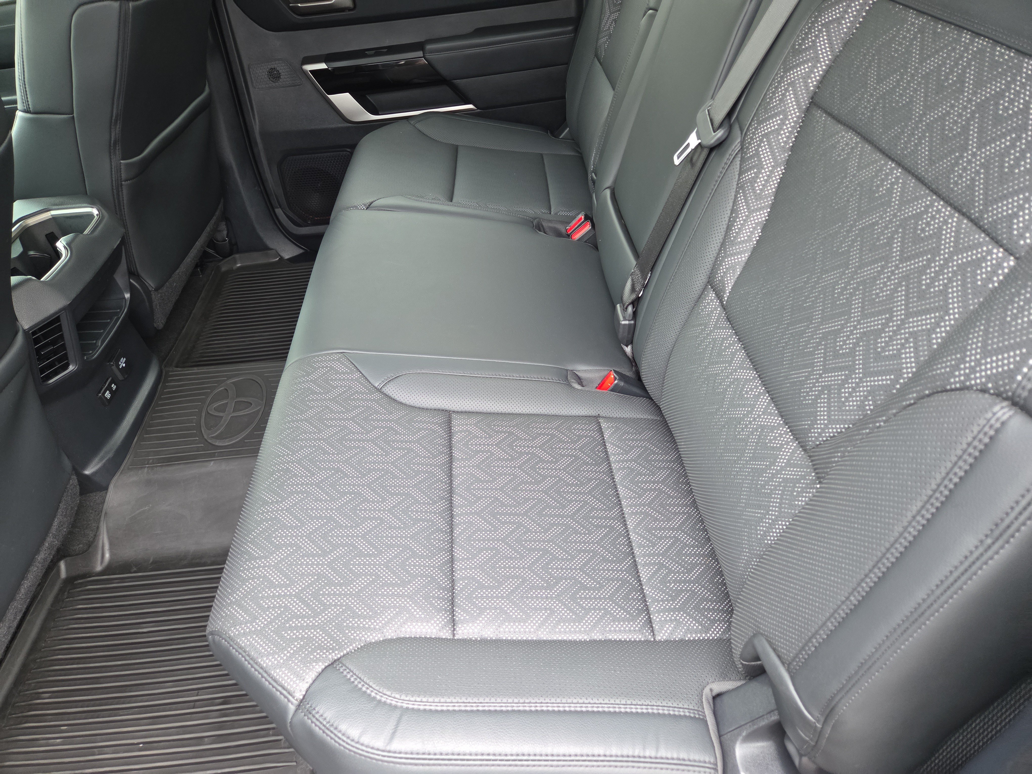 Used 2023 Toyota Tundra Limited AWD/4WD image 19