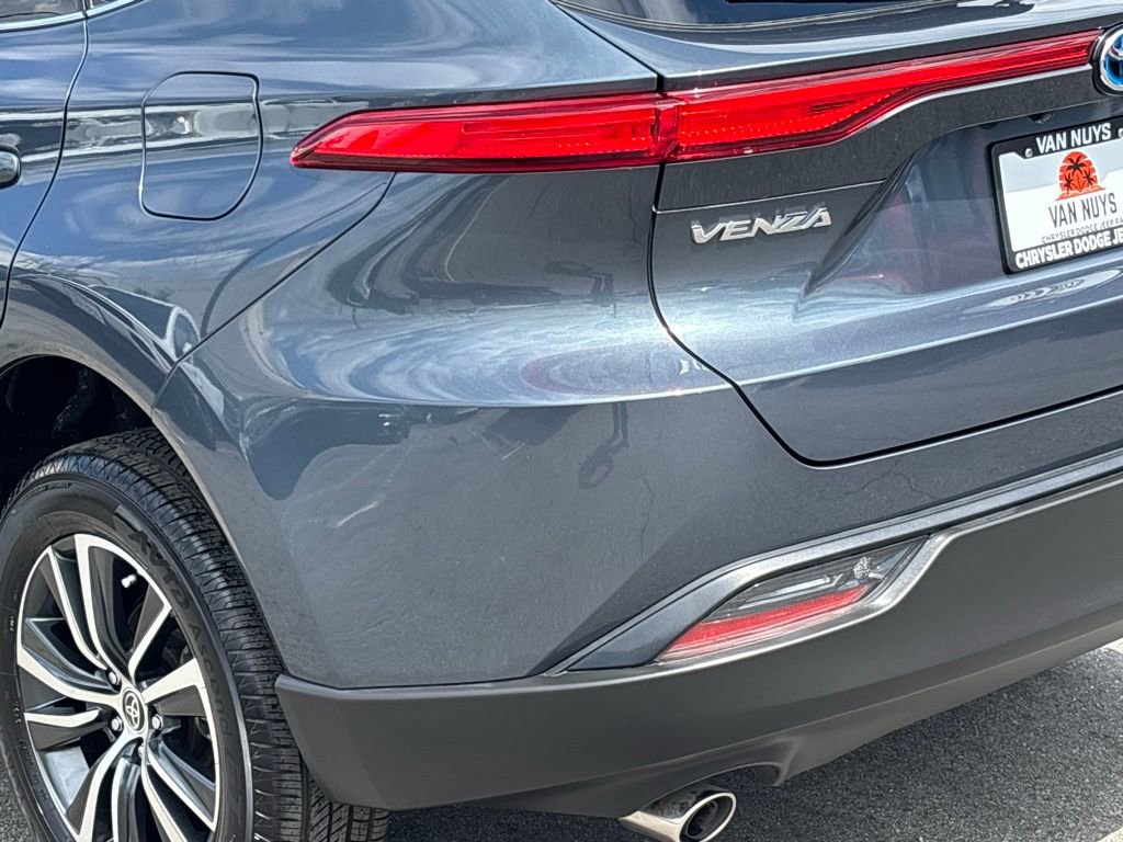 Used 2023 Toyota Venza LE image 6