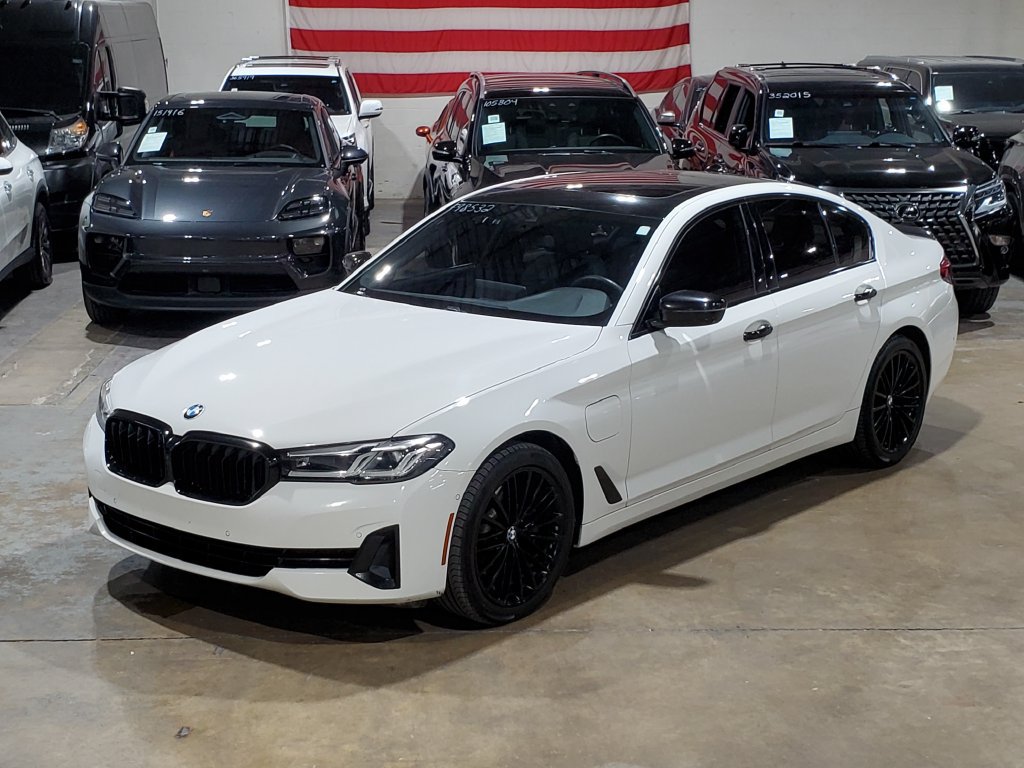 Used 2021 BMW 530e w/ Parking Assistance Package RWD image 37