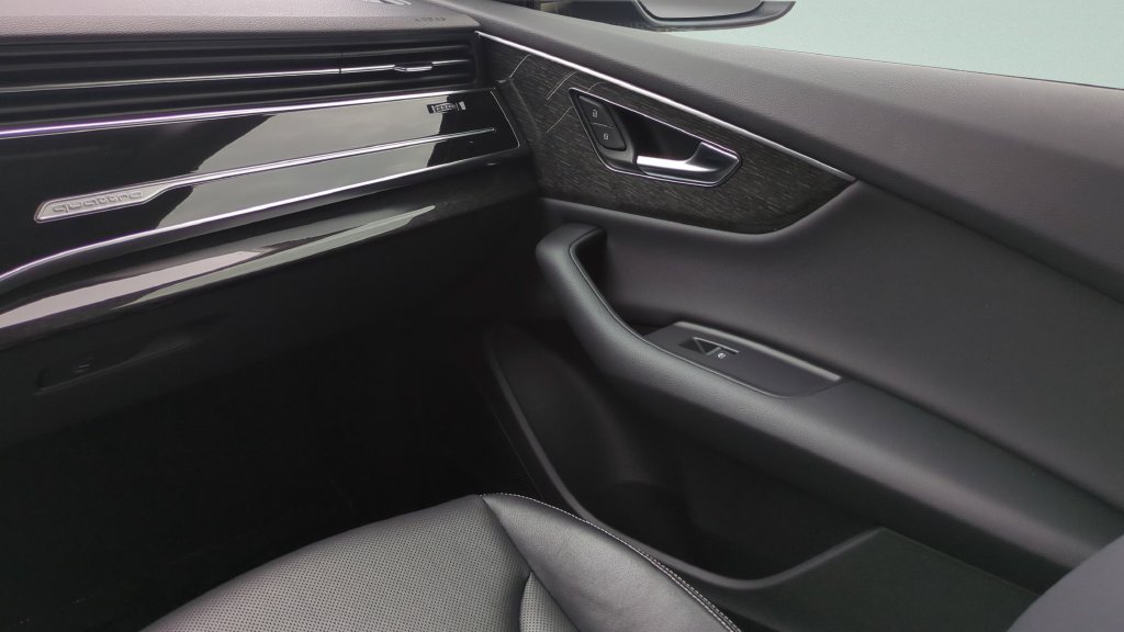 Used 2019 Audi Q8 Premium Plus AWD/4WD image 12
