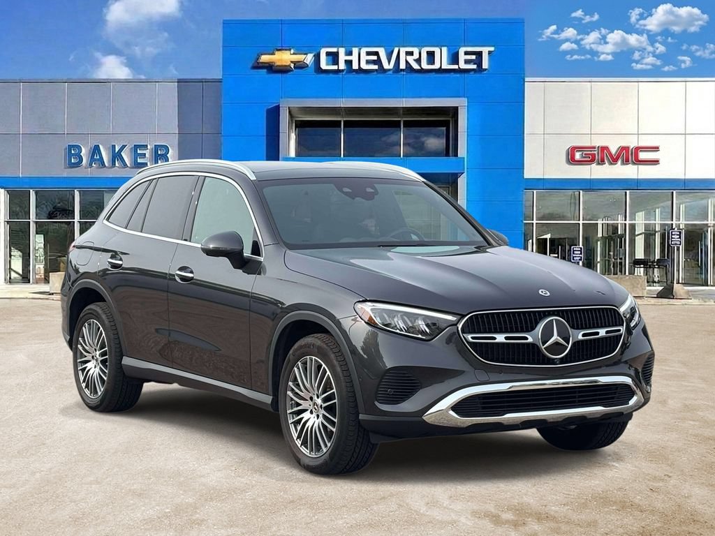 Used 2025 Mercedes-Benz GLC 300 4MATIC image 1