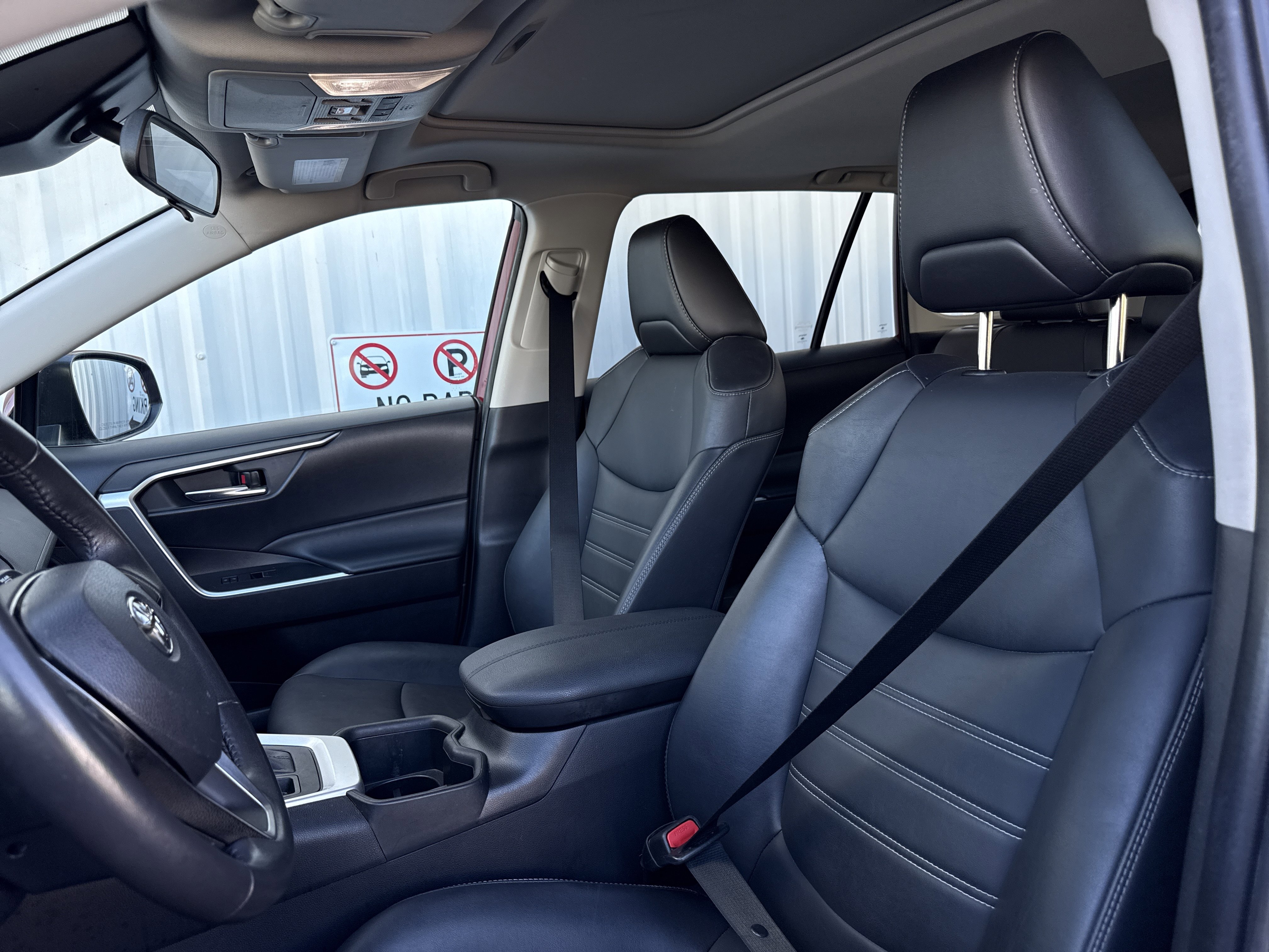 Used 2022 Toyota RAV4 XLE Premium image 13