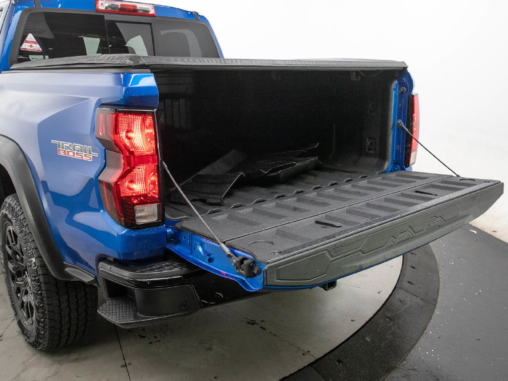 Used 2023 Chevrolet Colorado Trail Boss w/ Technology Package AWD/4WD image 11