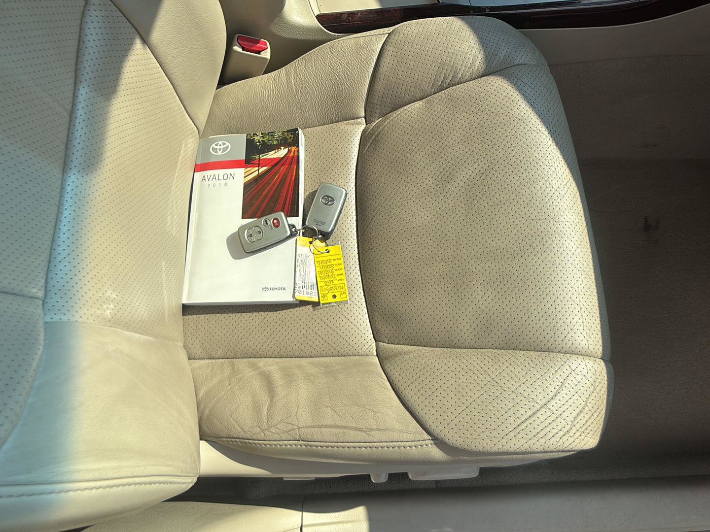 Used 2010 Toyota Avalon Limited FWD image 12