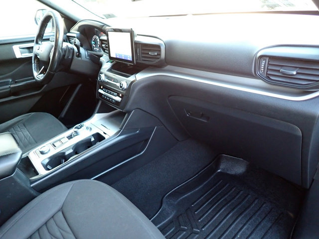 Used 2020 Ford Explorer XLT image 12