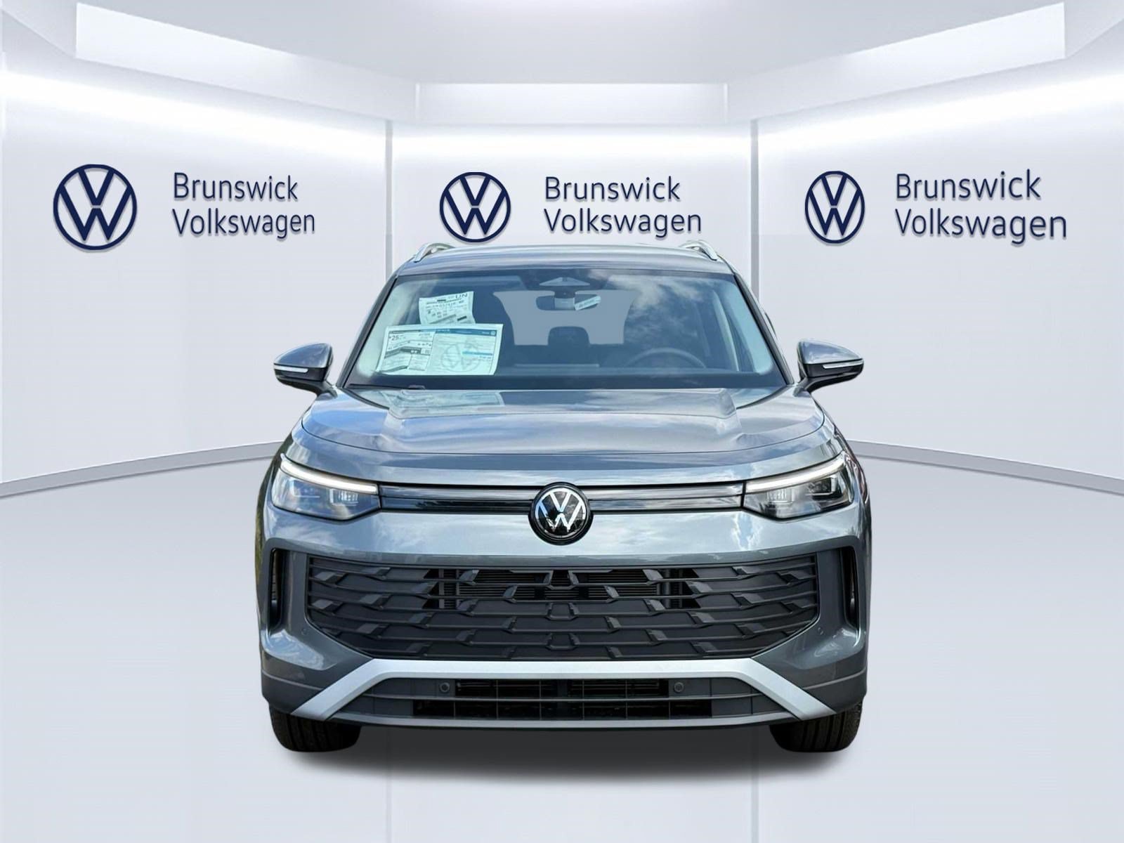 New 2026 Volkswagen Tiguan SE AWD/4WD image 2