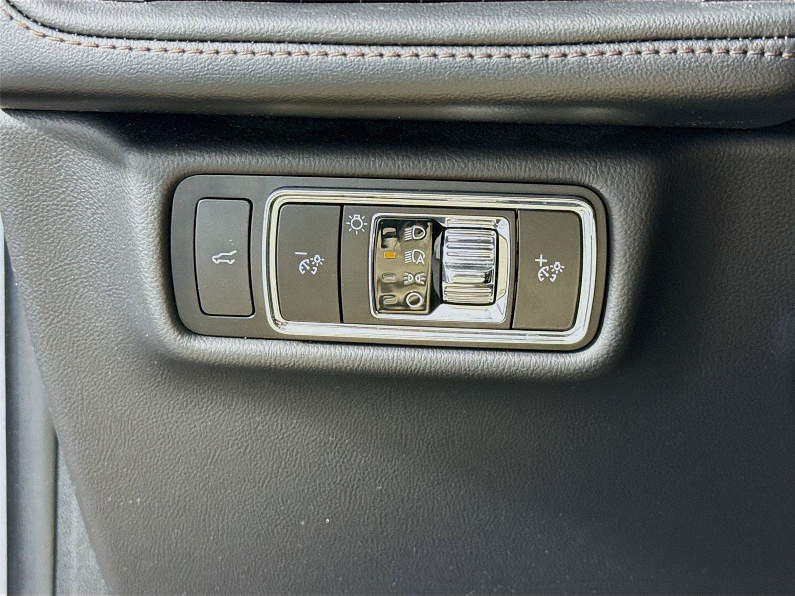 Used 2023 Lincoln Aviator Reserve AWD/4WD image 7