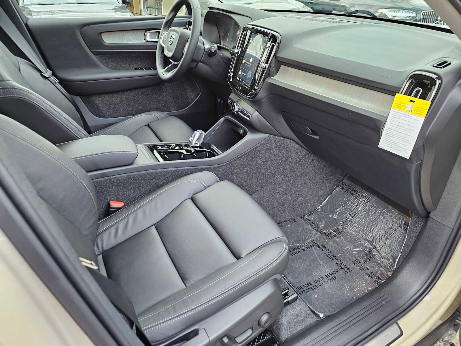 New 2025 Volvo XC40 B5 Ultra w/ Climate Package image 12