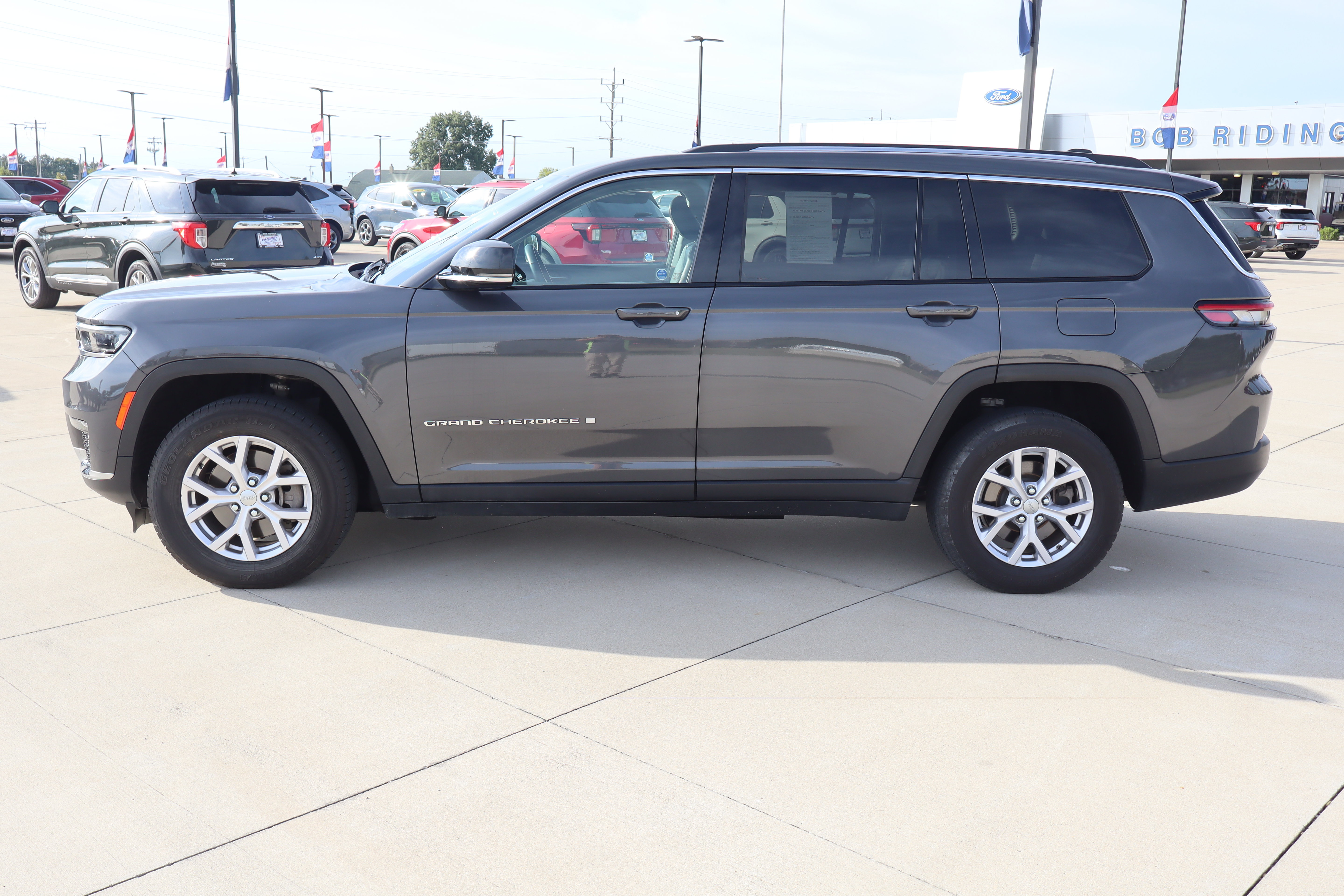 Used 2021 Jeep Grand Cherokee L Limited AWD/4WD image 9