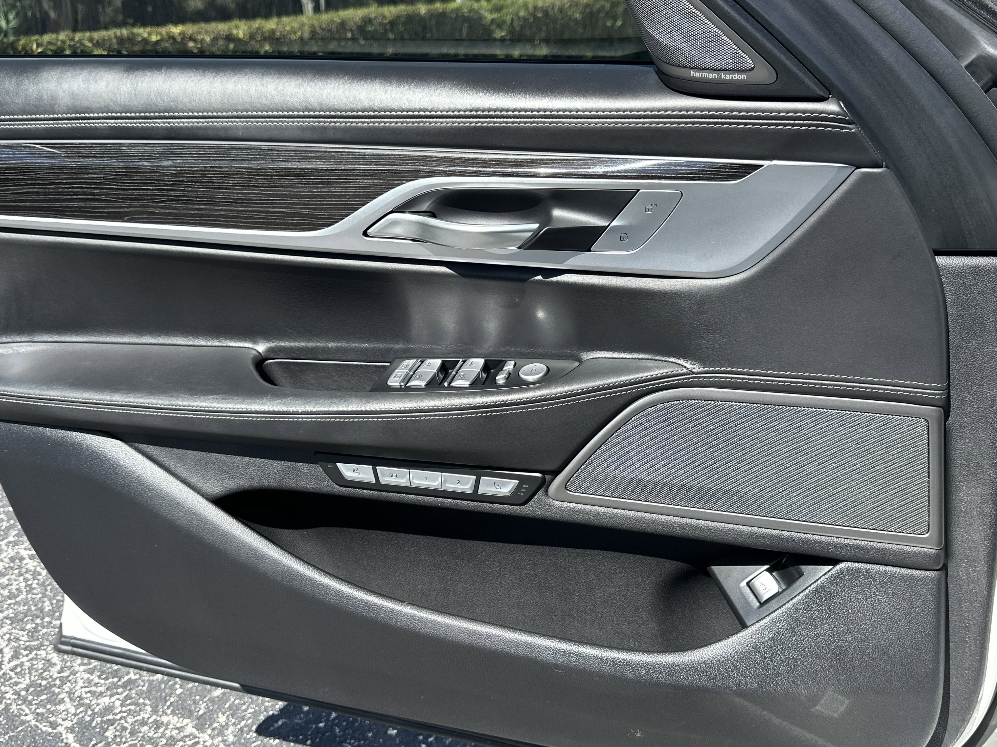 Used 2018 BMW 750i image 27