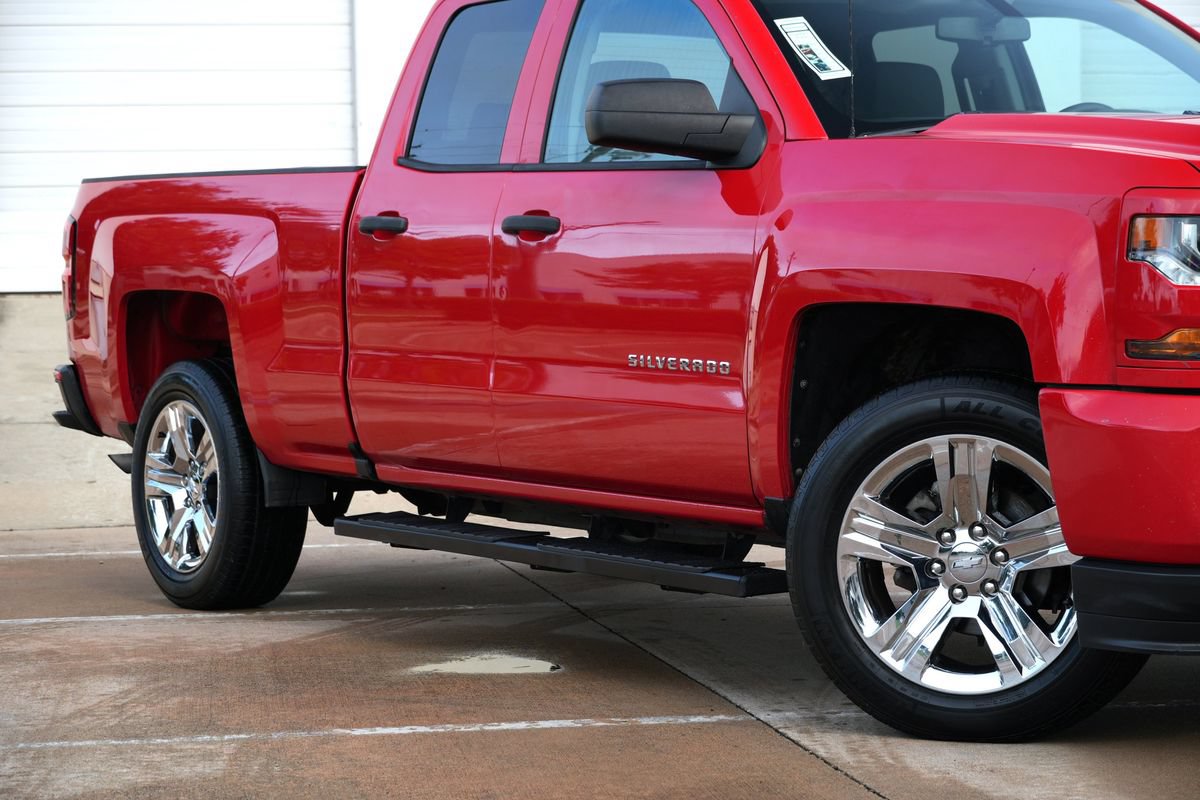 Used 2018 Chevrolet Silverado 1500 Custom w/ Custom Convenience Package RWD image 18