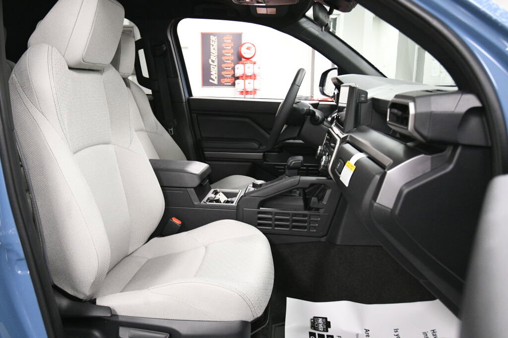 Used 2025 Toyota 4Runner SR5 image 24