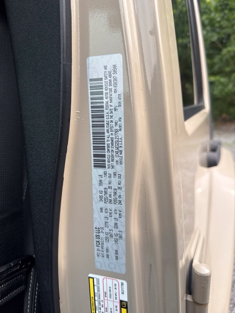 Used 2016 Jeep Wrangler Unlimited Sahara w/ Connectivity Group AWD/4WD image 11