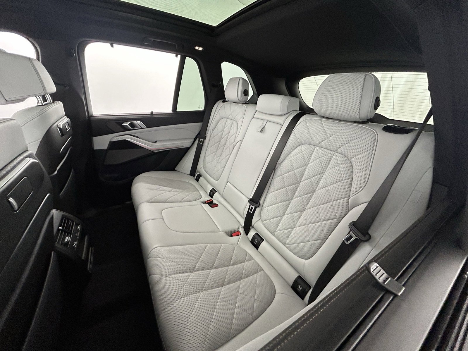 Used 2025 BMW X5 M60i image 33