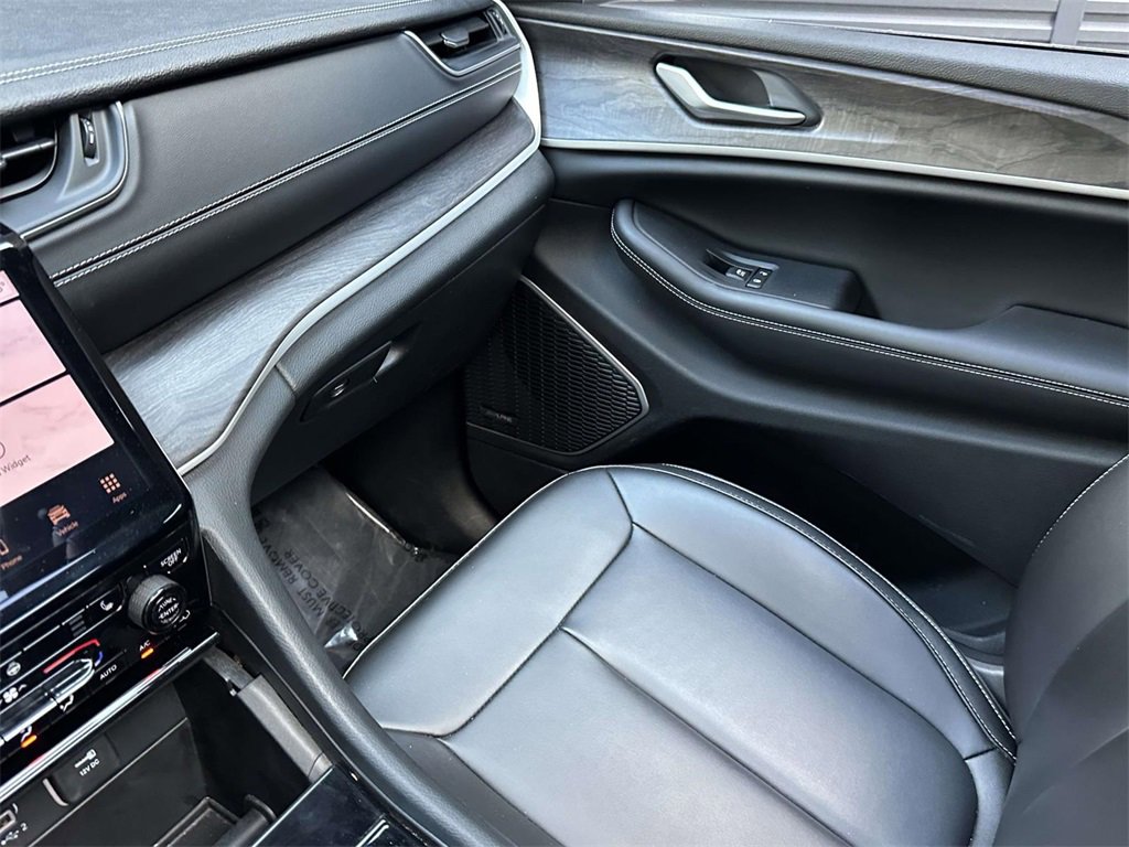 Used 2024 Jeep Grand Cherokee Limited image 28