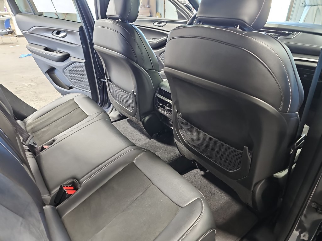 Used 2023 Jeep Grand Cherokee Altitude AWD/4WD image 11