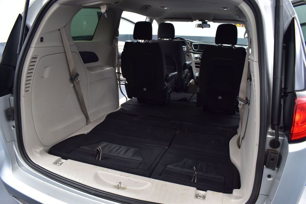 Used 2022 Chrysler Voyager LX FWD image 22