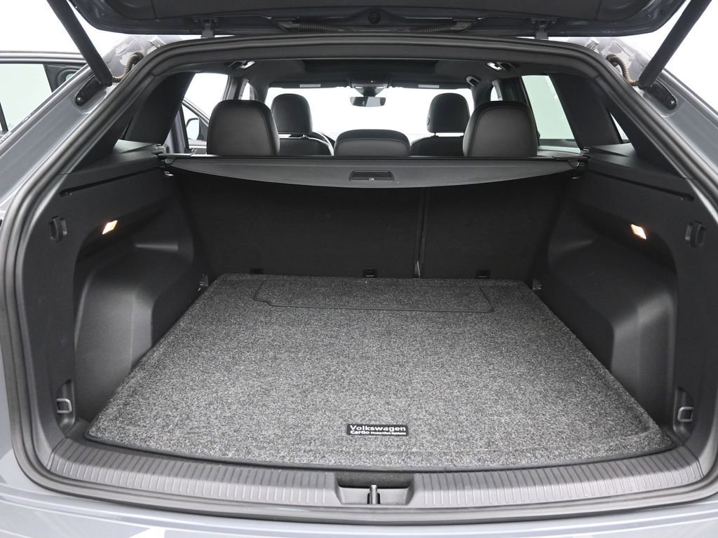 Used 2021 Volkswagen Atlas Cross Sport SEL R-Line image 2