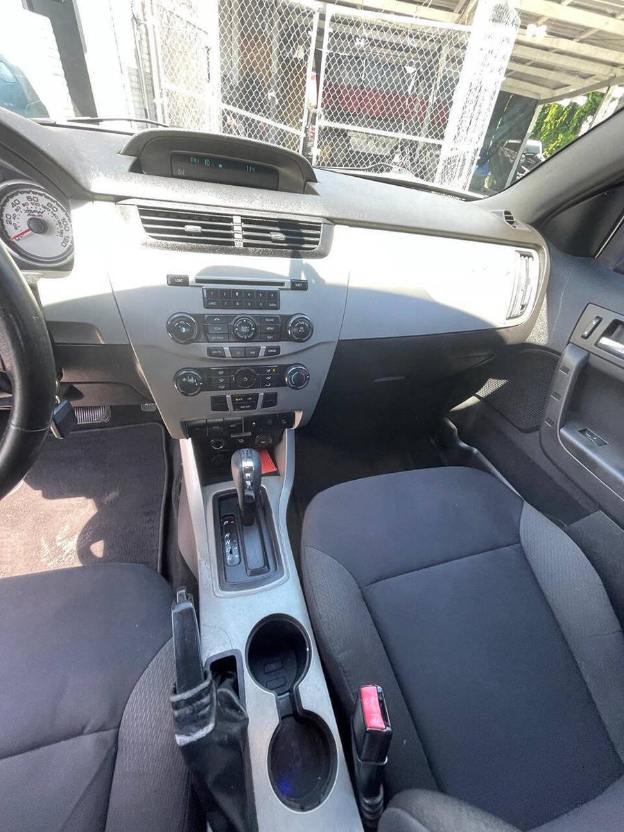 Used 2011 Ford Focus SES FWD image 5
