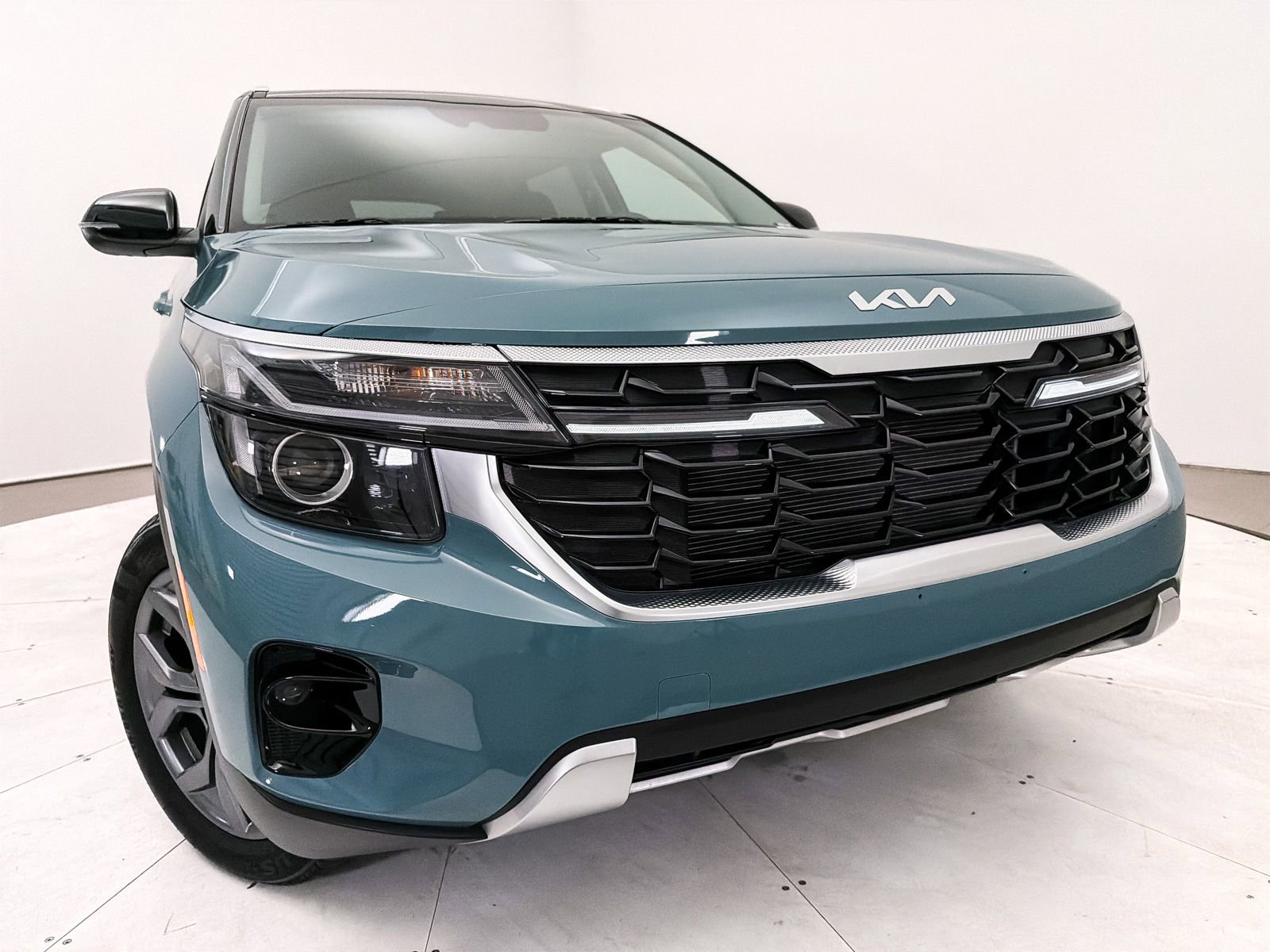 Used 2024 Kia Seltos S FWD image 2