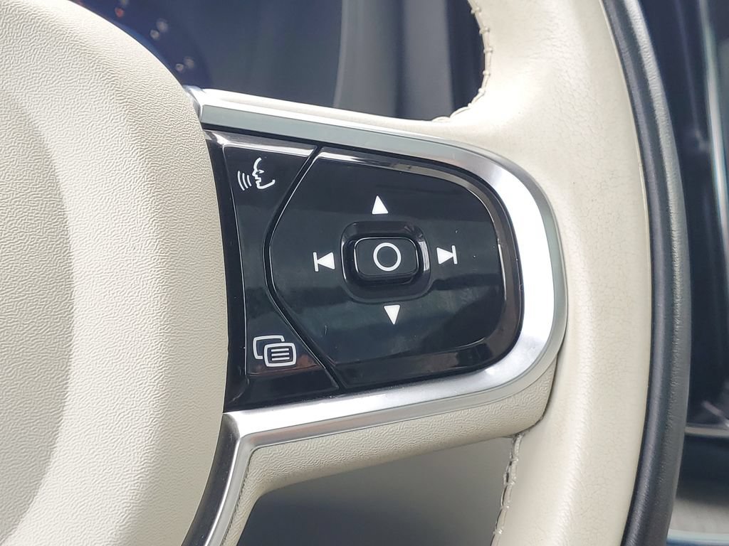 Used 2023 Volvo XC60 B5 Plus AWD/4WD image 26