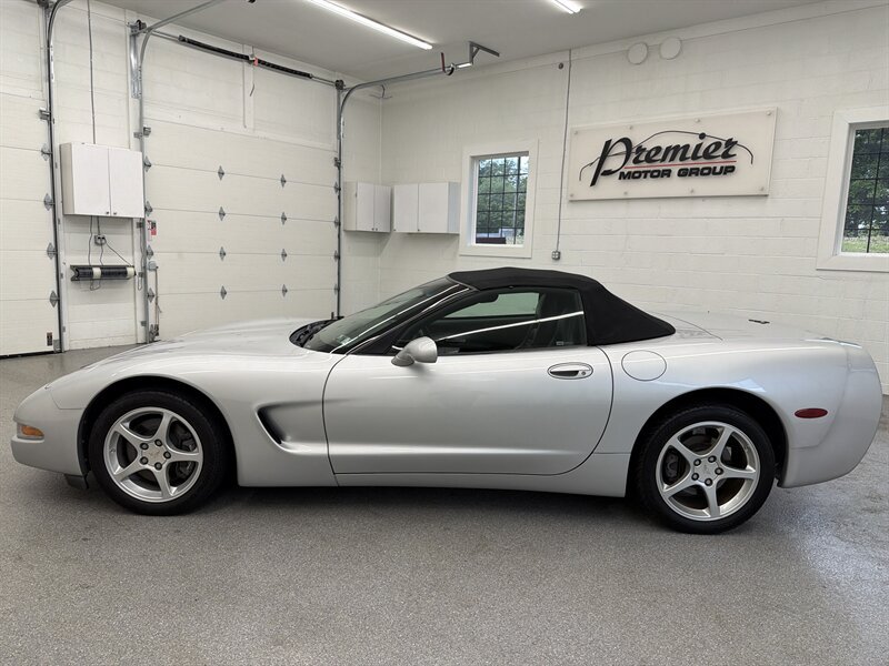 Used 2001 Chevrolet Corvette Convertible w/ Preferred Equipment Group1 RWD image 16
